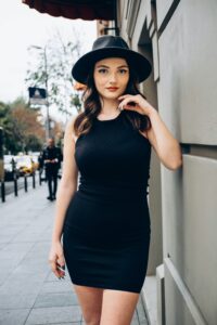 Read more about the article How to wear a bodycon dress with hip dips ?